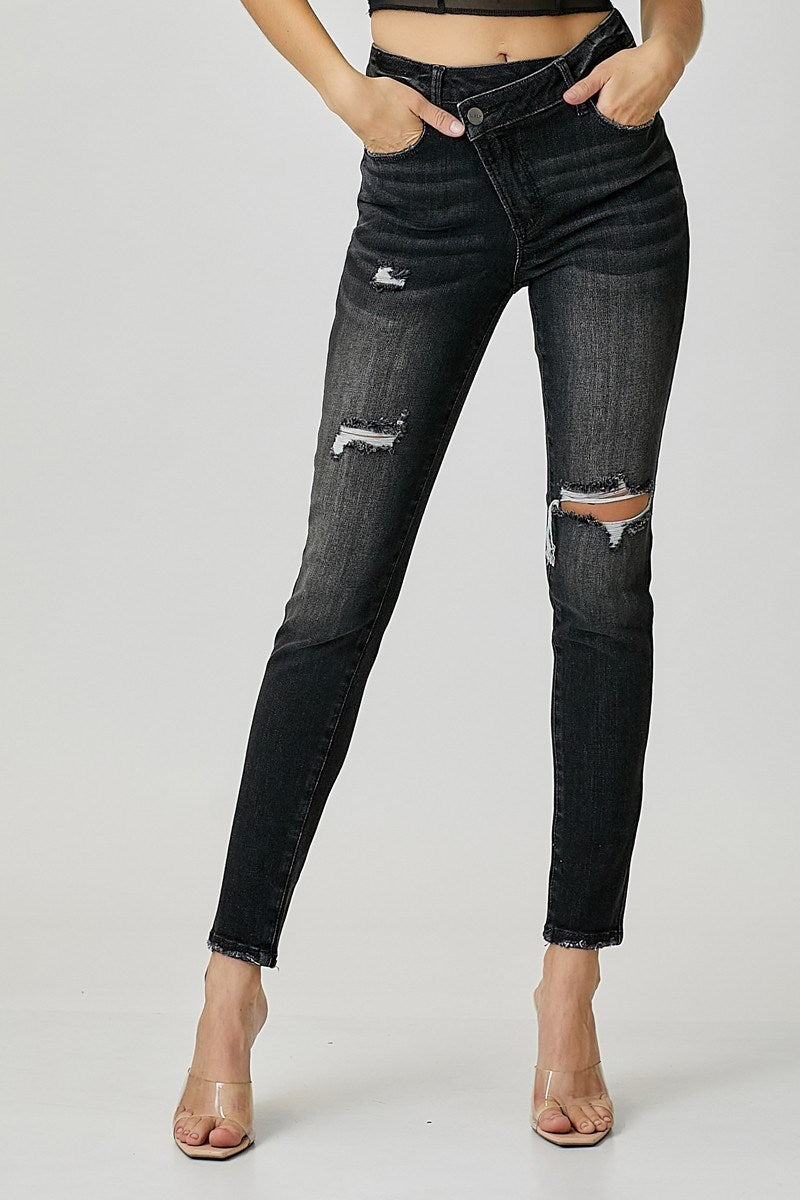 HIGH RISE CROSSOVER RELAXED SKINNY JEANS